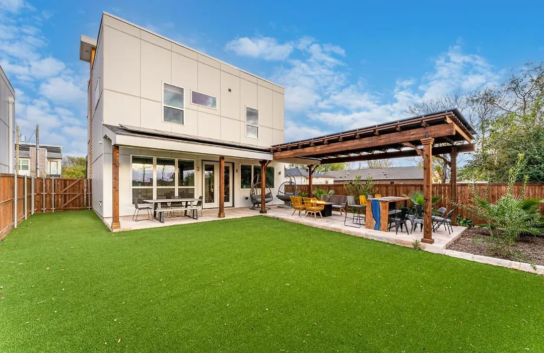 Luxury Home With Rooftop Views-1